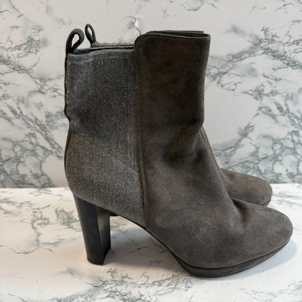 Clarks Women 9.5 Kendra Boot 3.5" Heel Gray Suede Pull On Casual Everyday Shoe